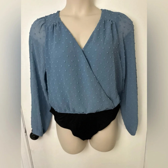 NWT Women’s long sleeve dot texture blue Bodysuit size M #1368 - Picture 1 of 8